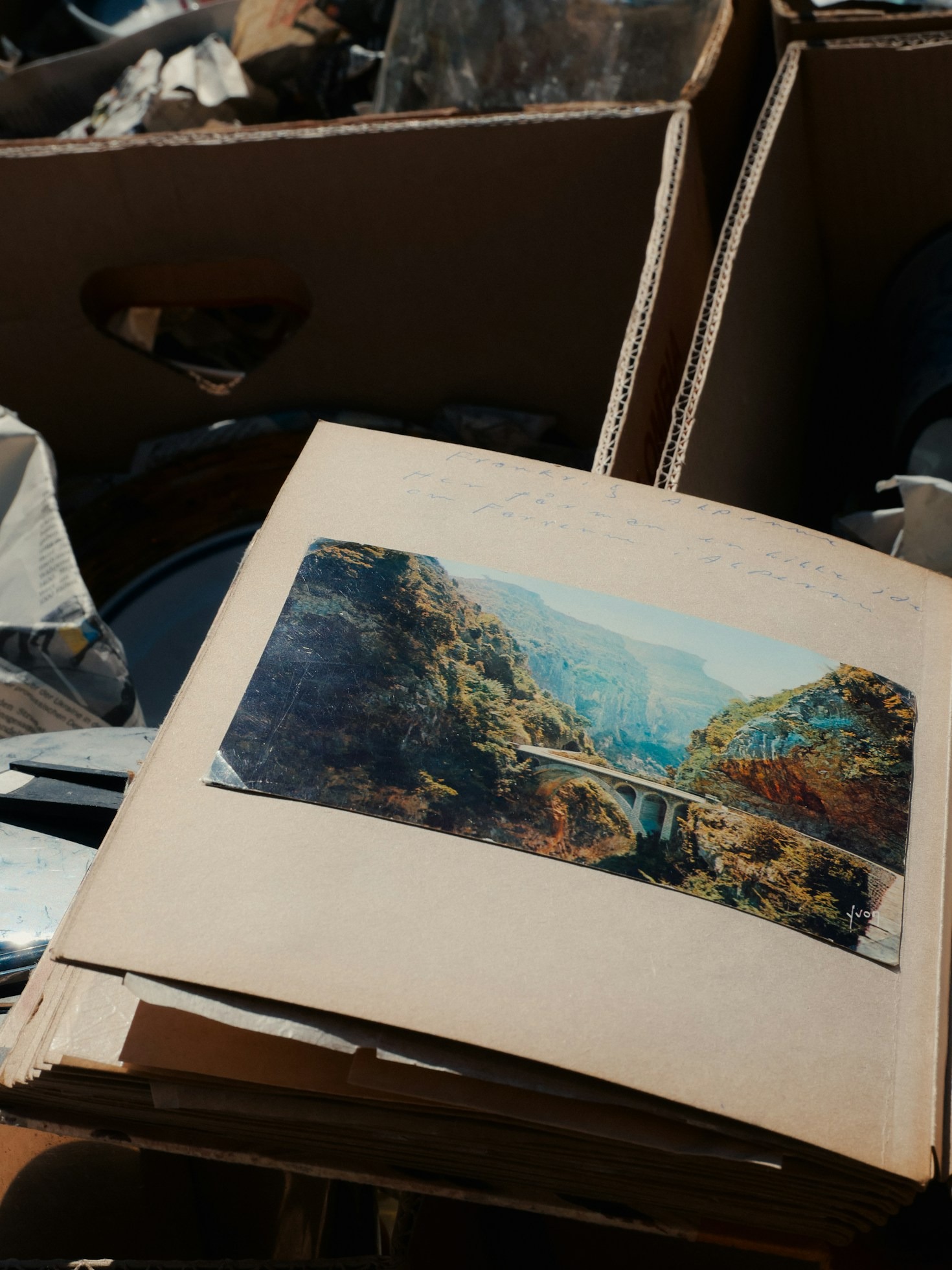 El impacto emocional de escuchar historias familiares guardadas